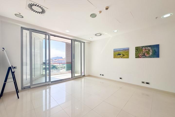 Prodaja, Poslovni prostor, 70m2 , Budva