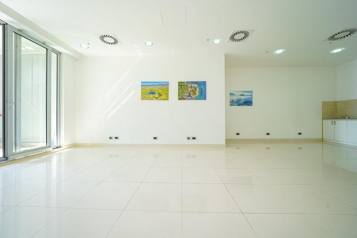 Prodaja, Poslovni prostor, 70m2 , Budva