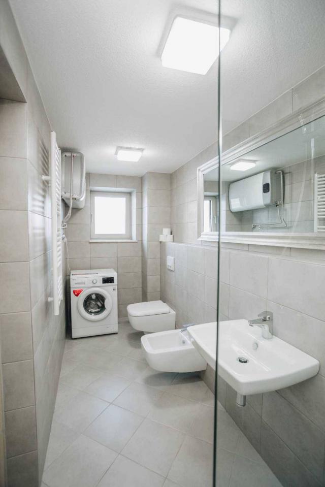 Prodaja, Kuća, 300m2 , KRAŠIĆI