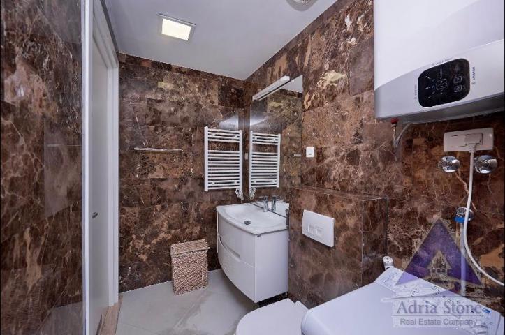 Izdavanje, Stan, 63m2 , Budva