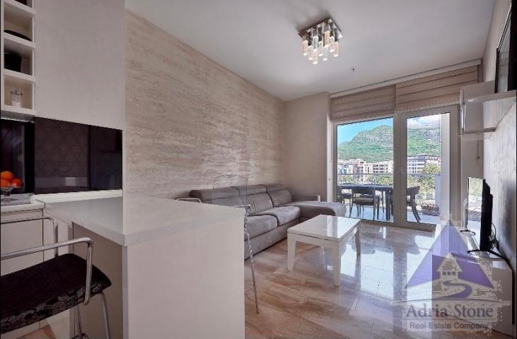 Izdavanje, Stan, 63m2 , Budva