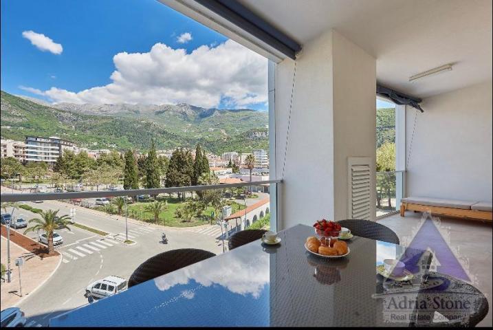 Izdavanje, Stan, 63m2 , Budva