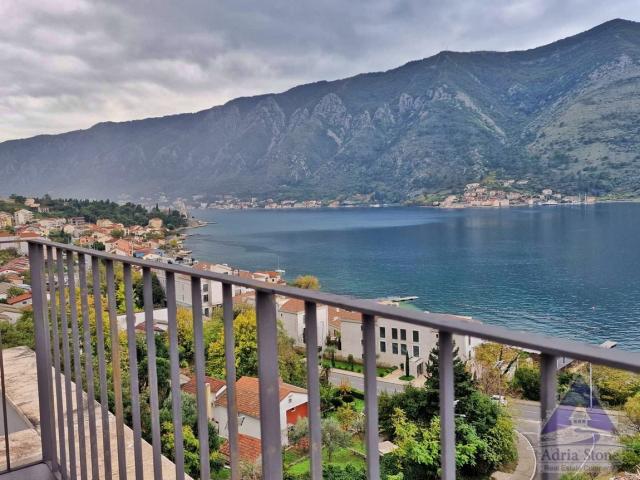 Prodaja, Stan, 200m2 , Kotor