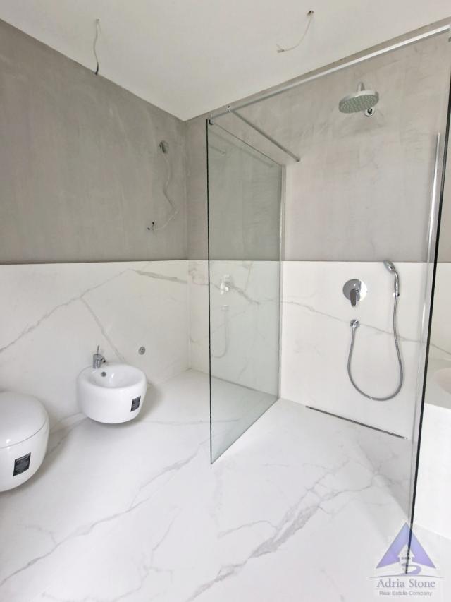 Prodaja, Stan, 200m2 , Kotor
