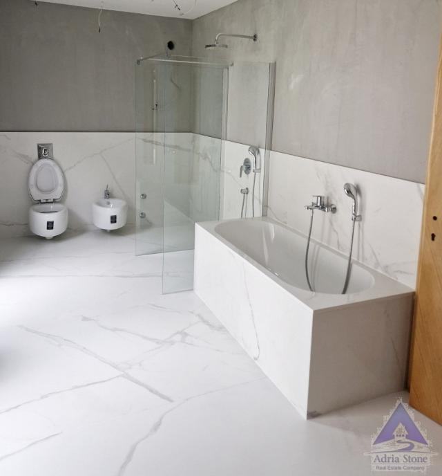 Prodaja, Stan, 200m2 , Kotor