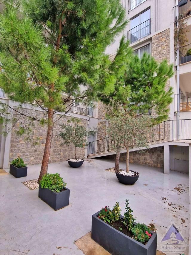 Prodaja, Stan, 200m2 , Kotor