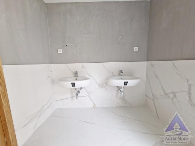 Prodaja, Stan, 200m2 , Kotor