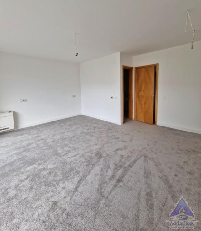 Prodaja, Stan, 200m2 , Kotor