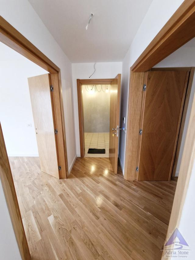 Prodaja, Stan, 200m2 , Kotor