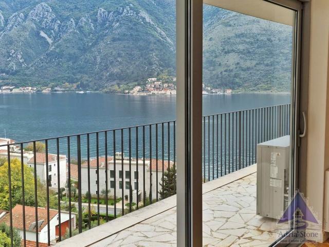 Prodaja, Stan, 200m2 , Kotor