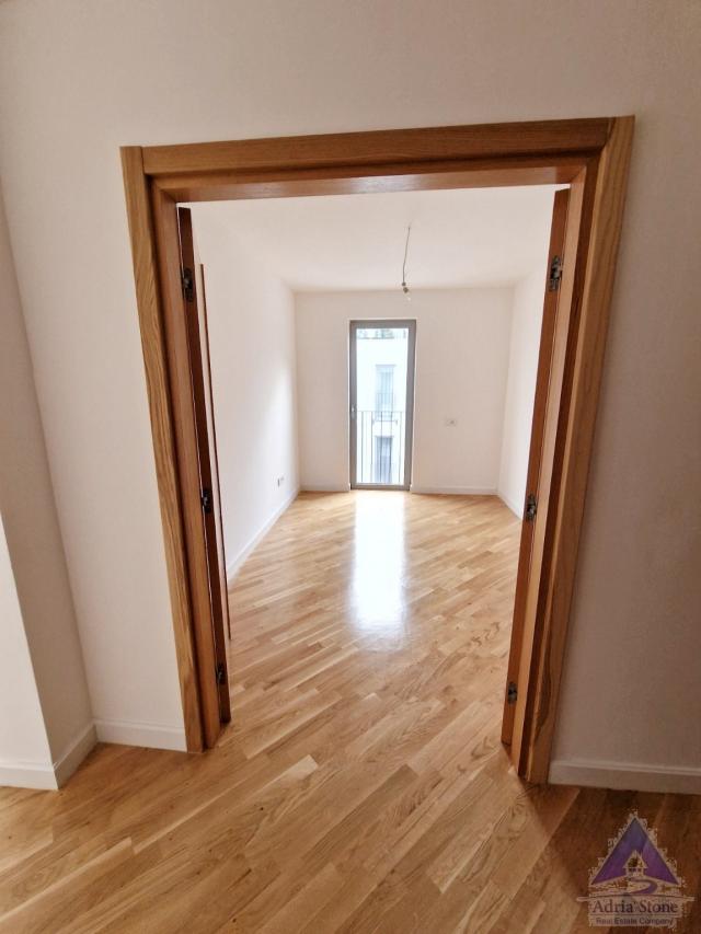Prodaja, Stan, 200m2 , Kotor