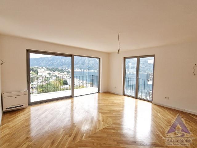 Prodaja, Stan, 200m2 , Kotor