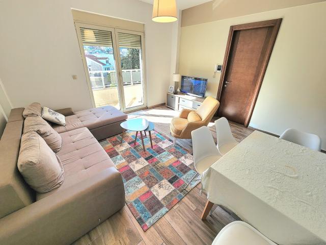 Izdavanje, Stan, 53m2 , Budva