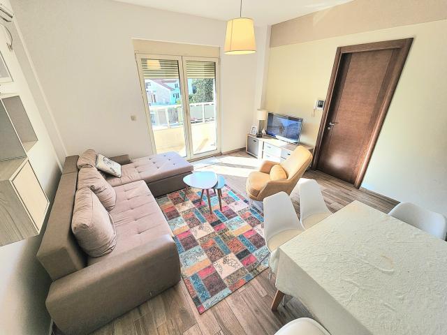 Izdavanje, Stan, 53m2 , Budva