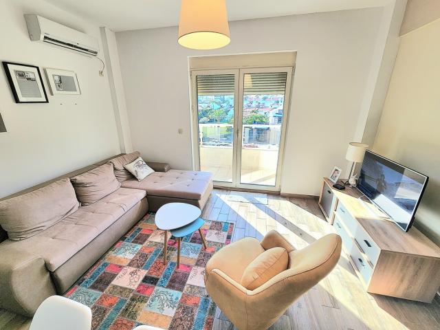 Izdavanje, Stan, 53m2 , Budva