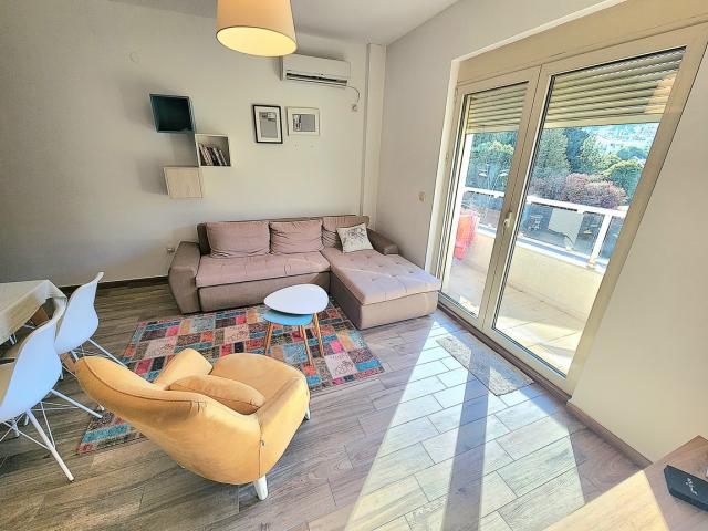Izdavanje, Stan, 53m2 , Budva