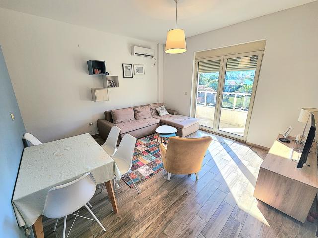 Izdavanje, Stan, 53m2 , Budva