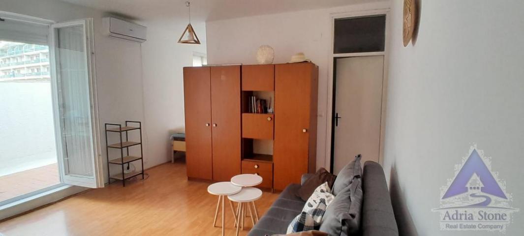 Izdavanje, Stan, 42m2 , Budva