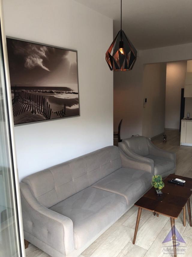 Izdavanje, Stan, 55m2 , Budva
