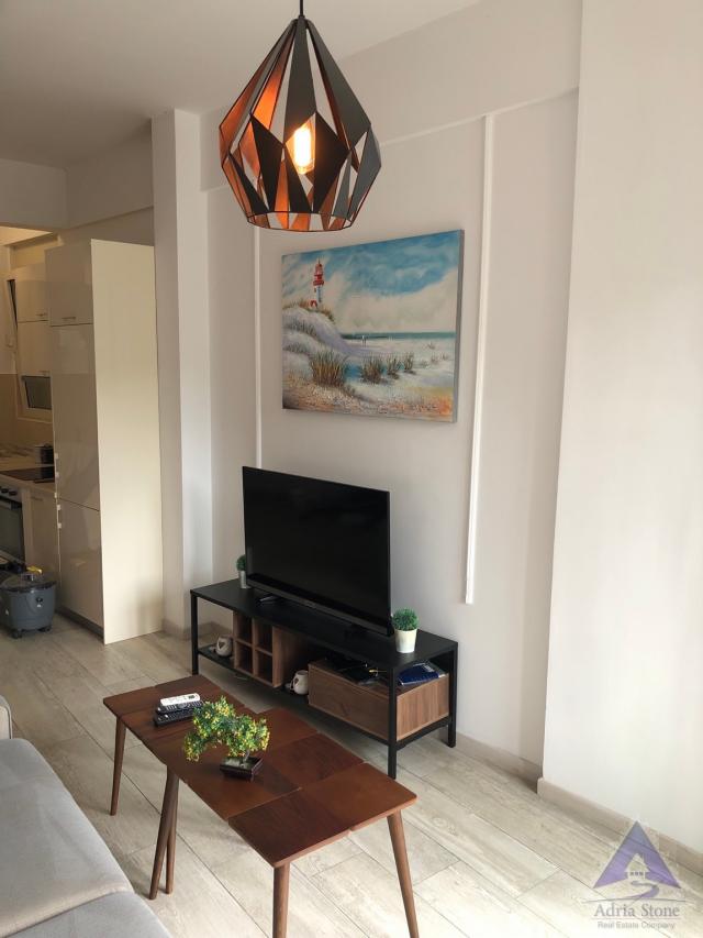 Izdavanje, Stan, 55m2 , Budva