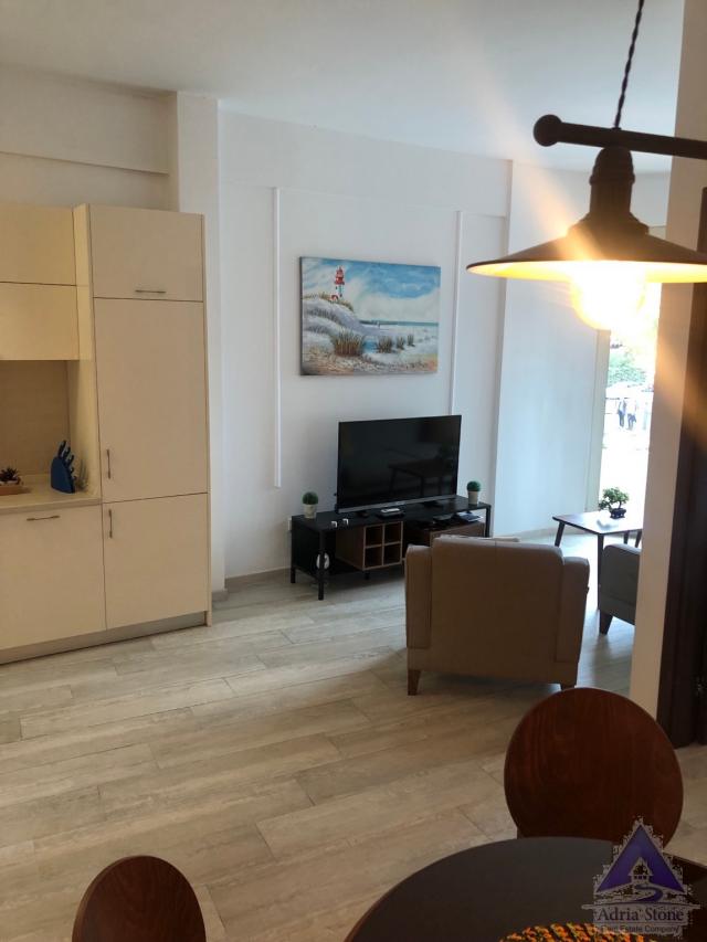 Izdavanje, Stan, 55m2 , Budva
