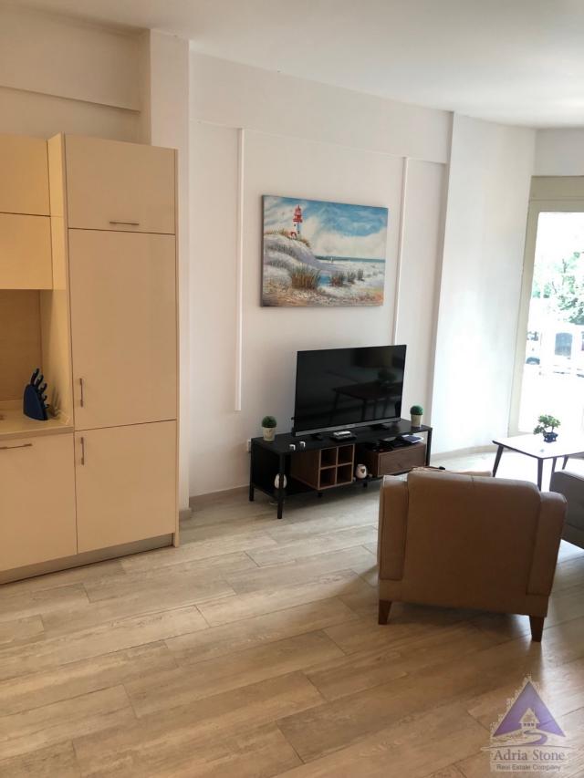 Izdavanje, Stan, 55m2 , Budva