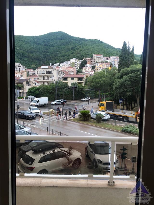 Izdavanje, Stan, 55m2 , Budva