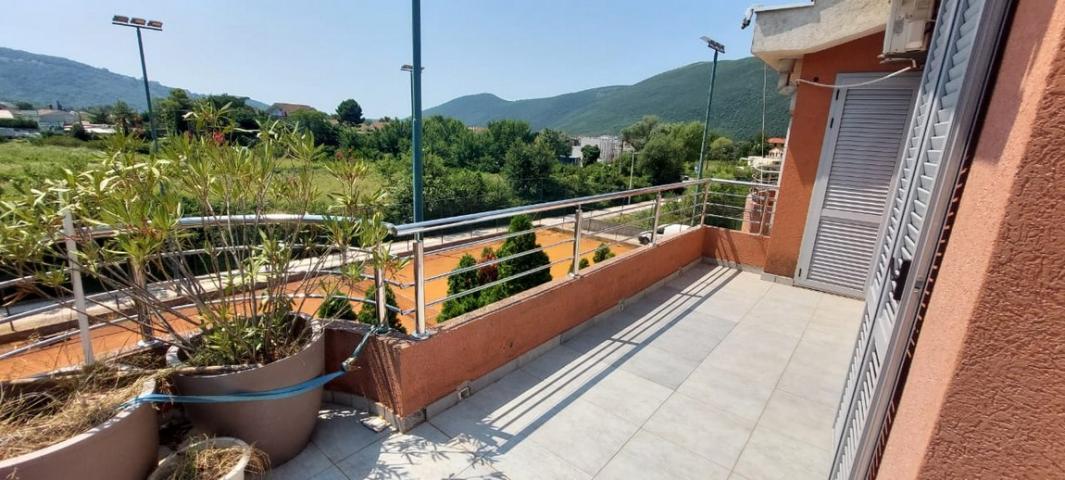 Prodaja, Stan, 128m2 , LASTVA