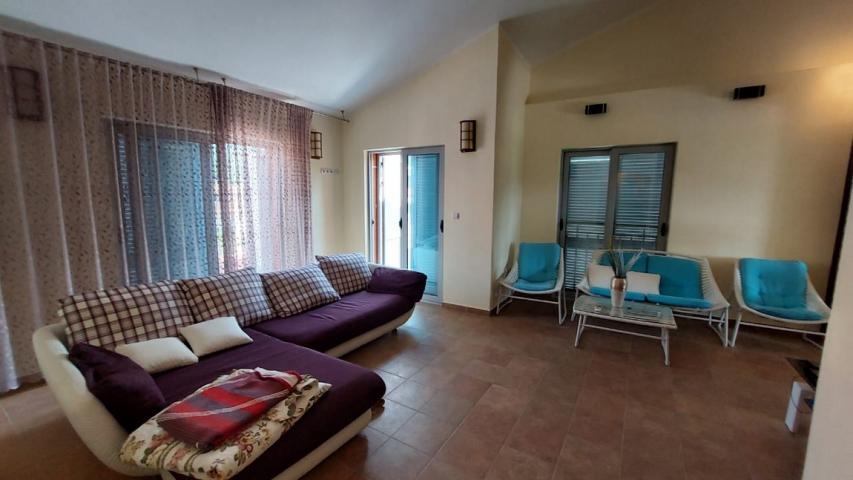 Prodaja, Stan, 128m2 , LASTVA