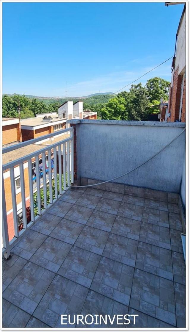 5, 0 odlična lokacija, garaža 21m2, porodičan stan ID#1734