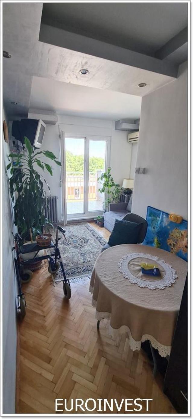 5, 0 odlična lokacija, garaža 21m2, porodičan stan ID#1734