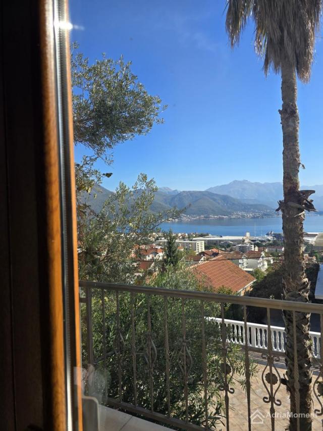 Kuća u Bijeloj – s panoramskim pogledom na more