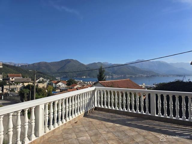 Kuća u Bijeloj – s panoramskim pogledom na more