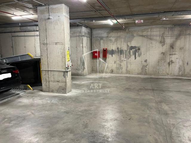 Crveni krst, Kajmakčalanska, gar. mesto 13m2 ID#11016
