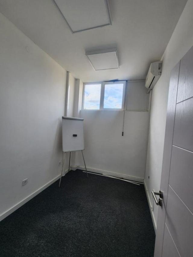 Izdavanje, Poslovni prostor, 500m2 , Trošarina