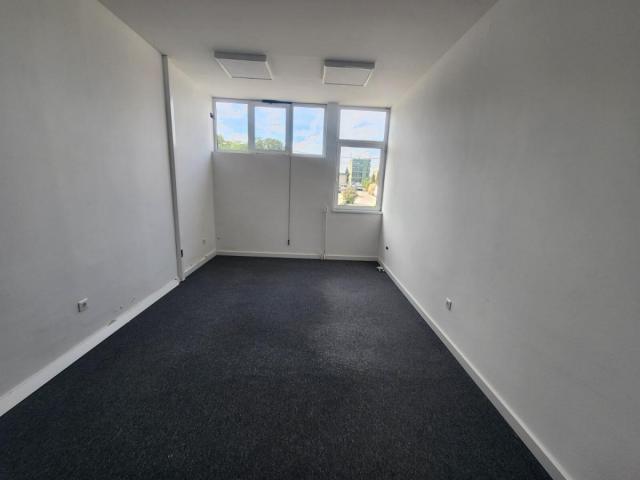 Izdavanje, Poslovni prostor, 500m2 , Trošarina