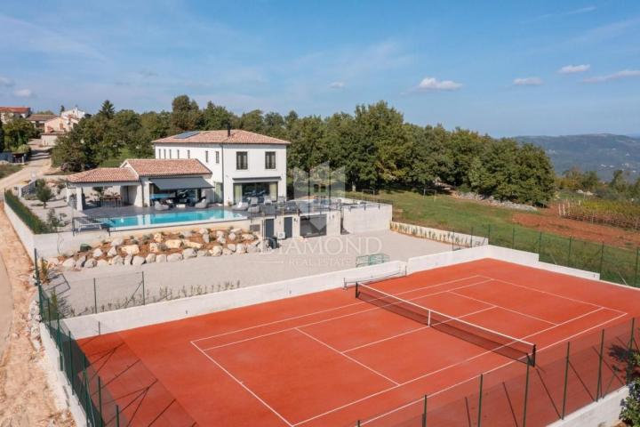 Motovun, luksuzna vila s bazenom i teniskim terenom 