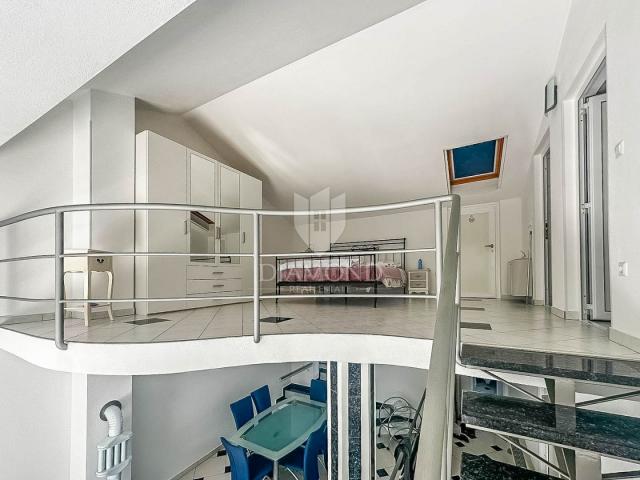 Novigrad, okolica, kuća sa 6 apartmana na 350m od mora