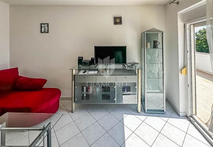 Novigrad, okolica, kuća sa 6 apartmana na 350m od mora