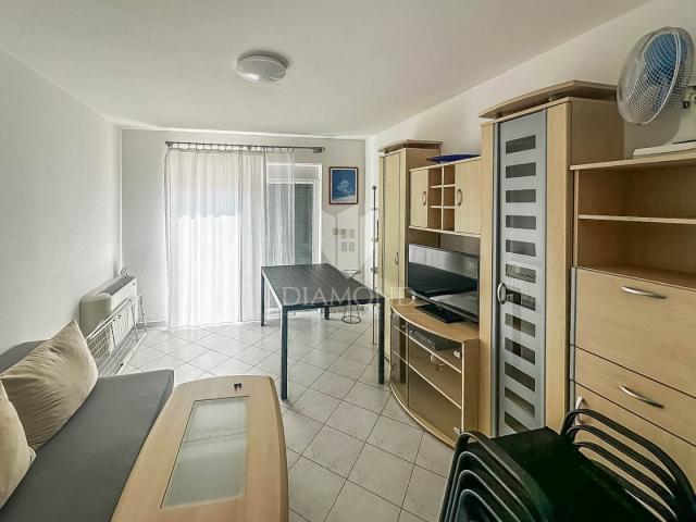 Novigrad, okolica, kuća sa 6 apartmana na 350m od mora