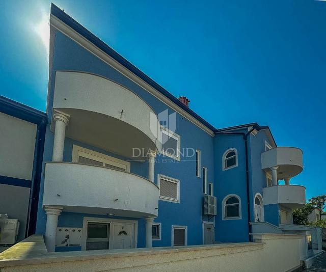 Novigrad, okolica, kuća sa 6 apartmana na 350m od mora