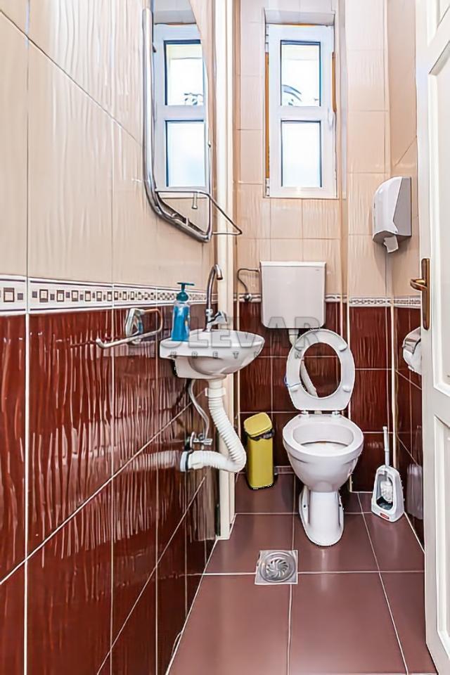 Izdaje se poslovni prostor u centru, 118m2