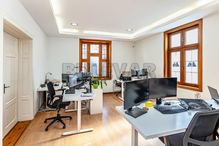 Izdaje se poslovni prostor u centru, 118m2