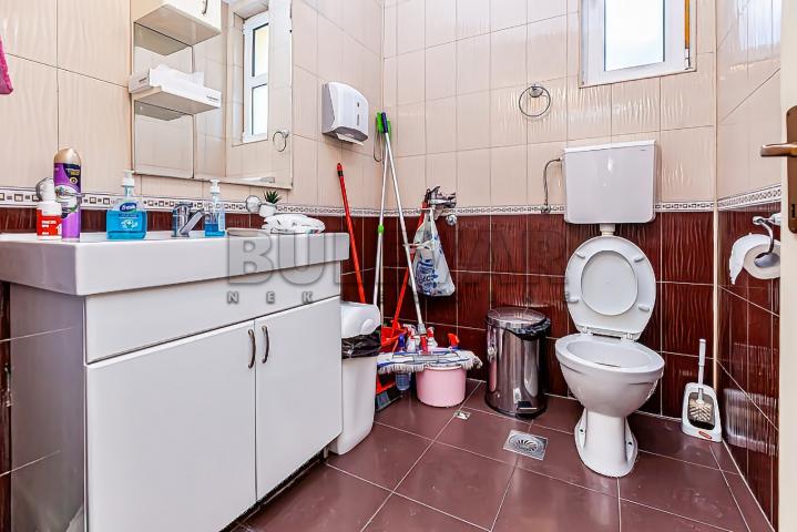 Izdaje se poslovni prostor u centru, 118m2