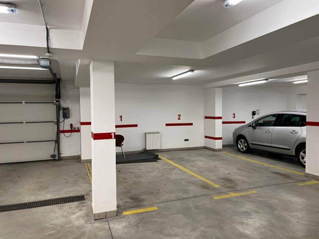 Izdavanje poslovno-skladišnog objekta Beograd – 2500m2, visoki regali, odlična lokacija
