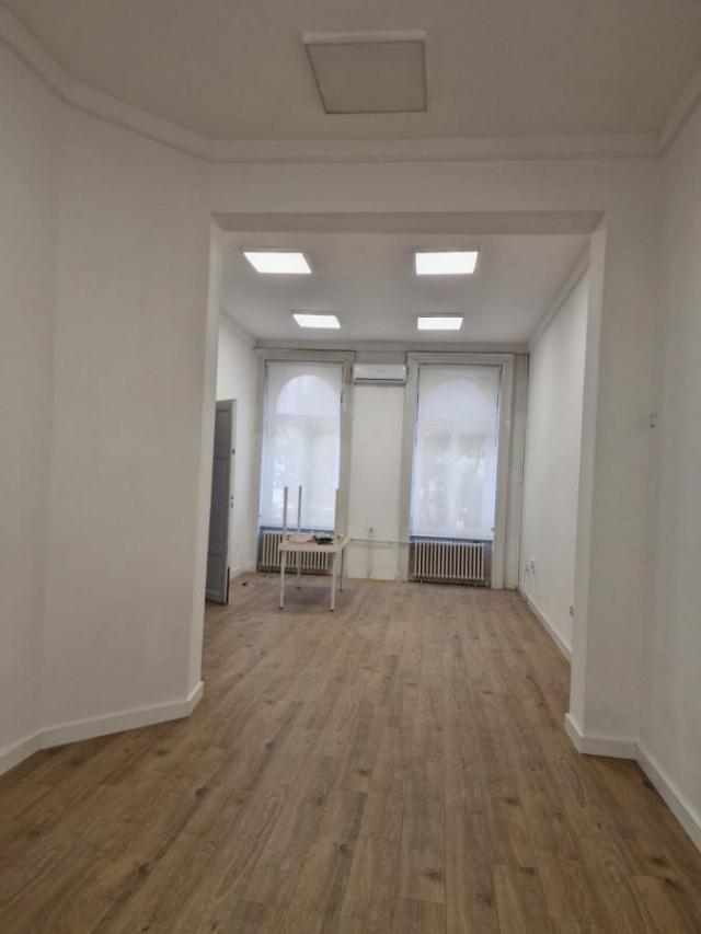 Izdaje se renoviran 7. 0 salonac na Terazijama
