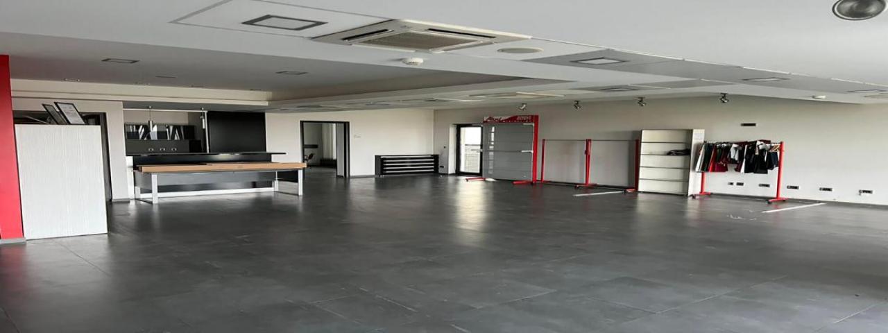 Izdavanje poslovno-skladišnog objekta Beograd – 2500m2, visoki regali, odlična lokacija
