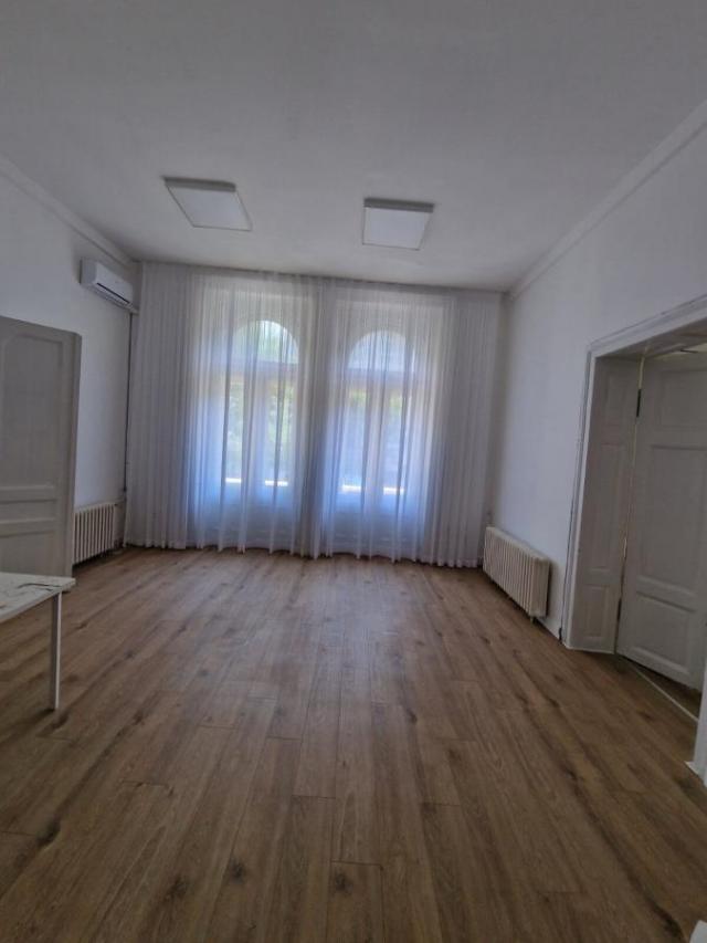 Izdaje se renoviran 7. 0 salonac na Terazijama