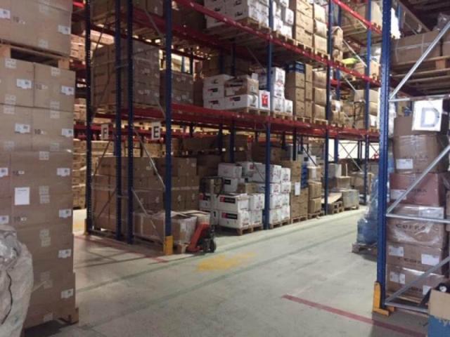 Izdavanje poslovno-skladišnog objekta Beograd – 2500m2, visoki regali, odlična lokacija