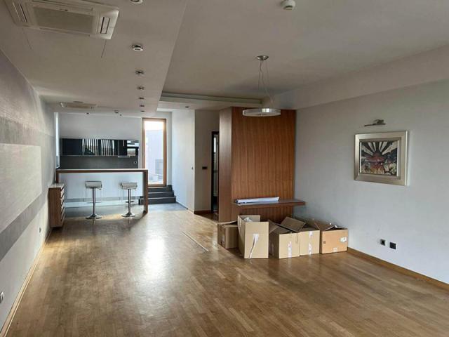 Izdavanje poslovno-skladišnog objekta Beograd – 2500m2, visoki regali, odlična lokacija